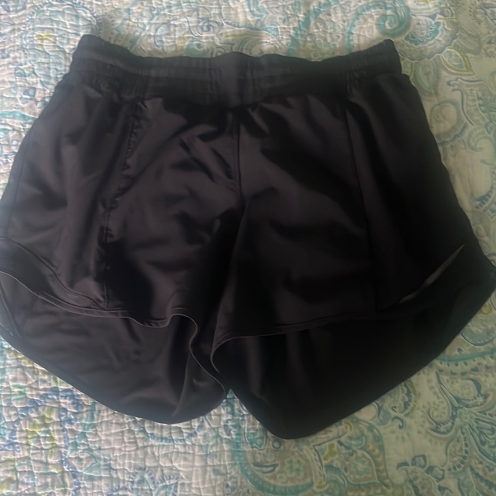 Lululemon hotty hot 2.5 inch lined shorts